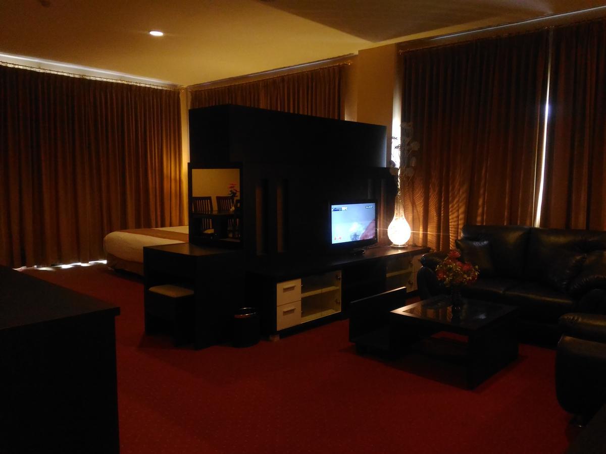 Grand Royal Taliwang Hotel Exterior foto