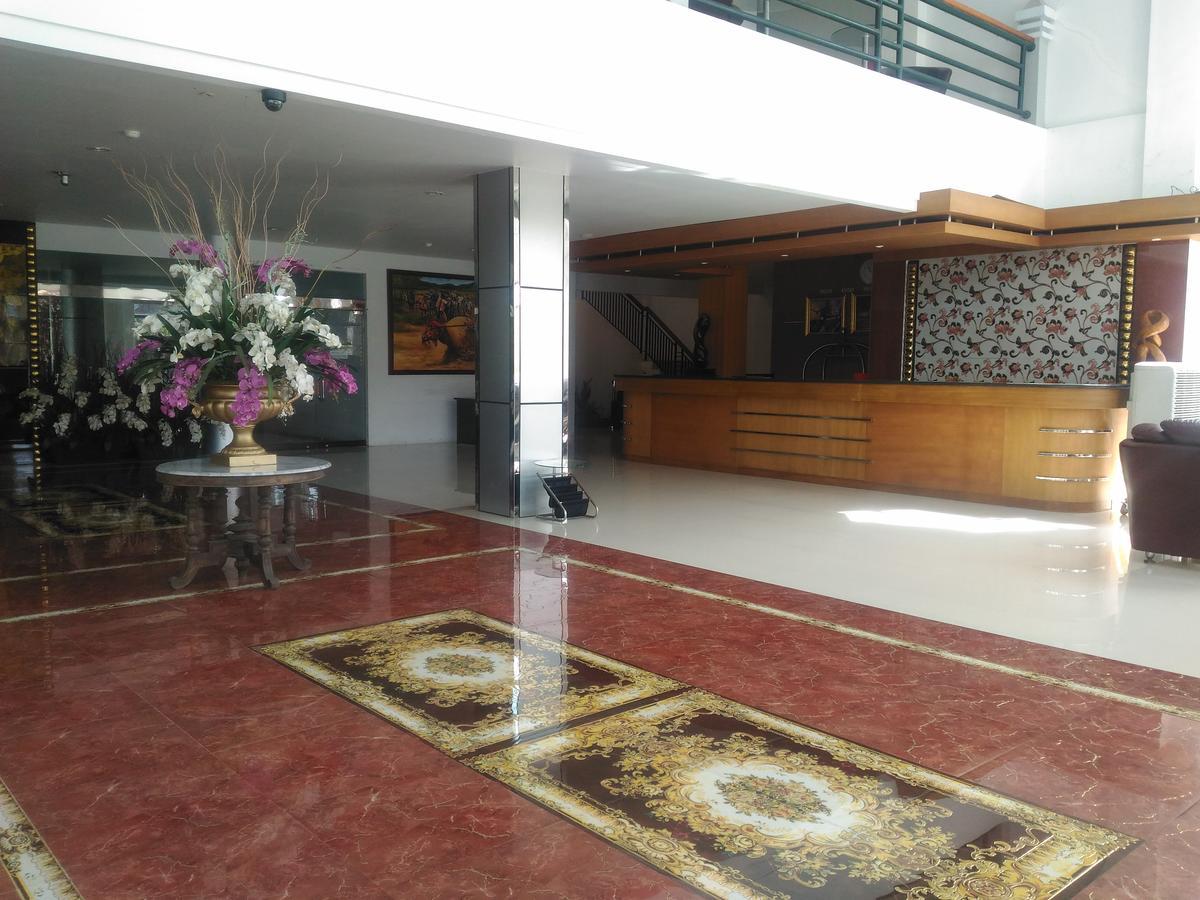 Grand Royal Taliwang Hotel Exterior foto