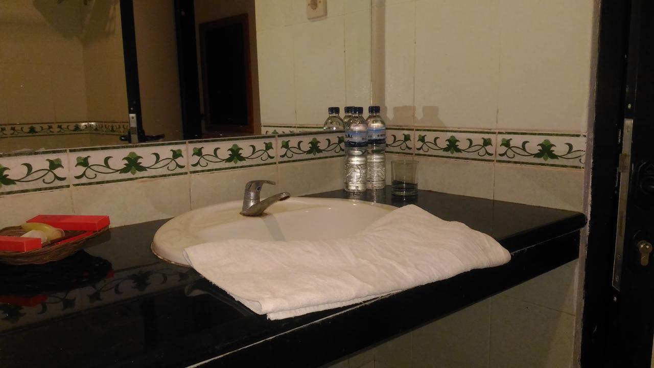Grand Royal Taliwang Hotel Quarto foto