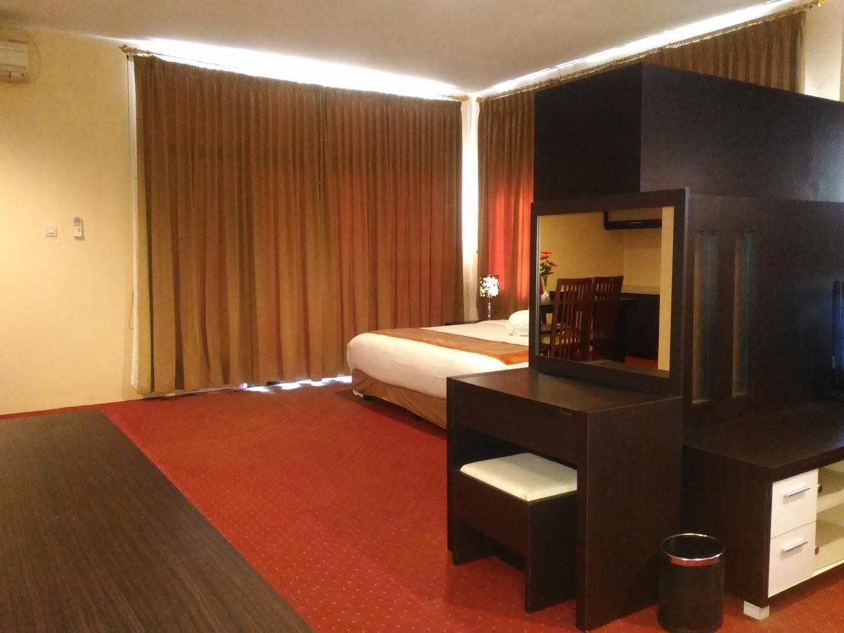 Grand Royal Taliwang Hotel Quarto foto